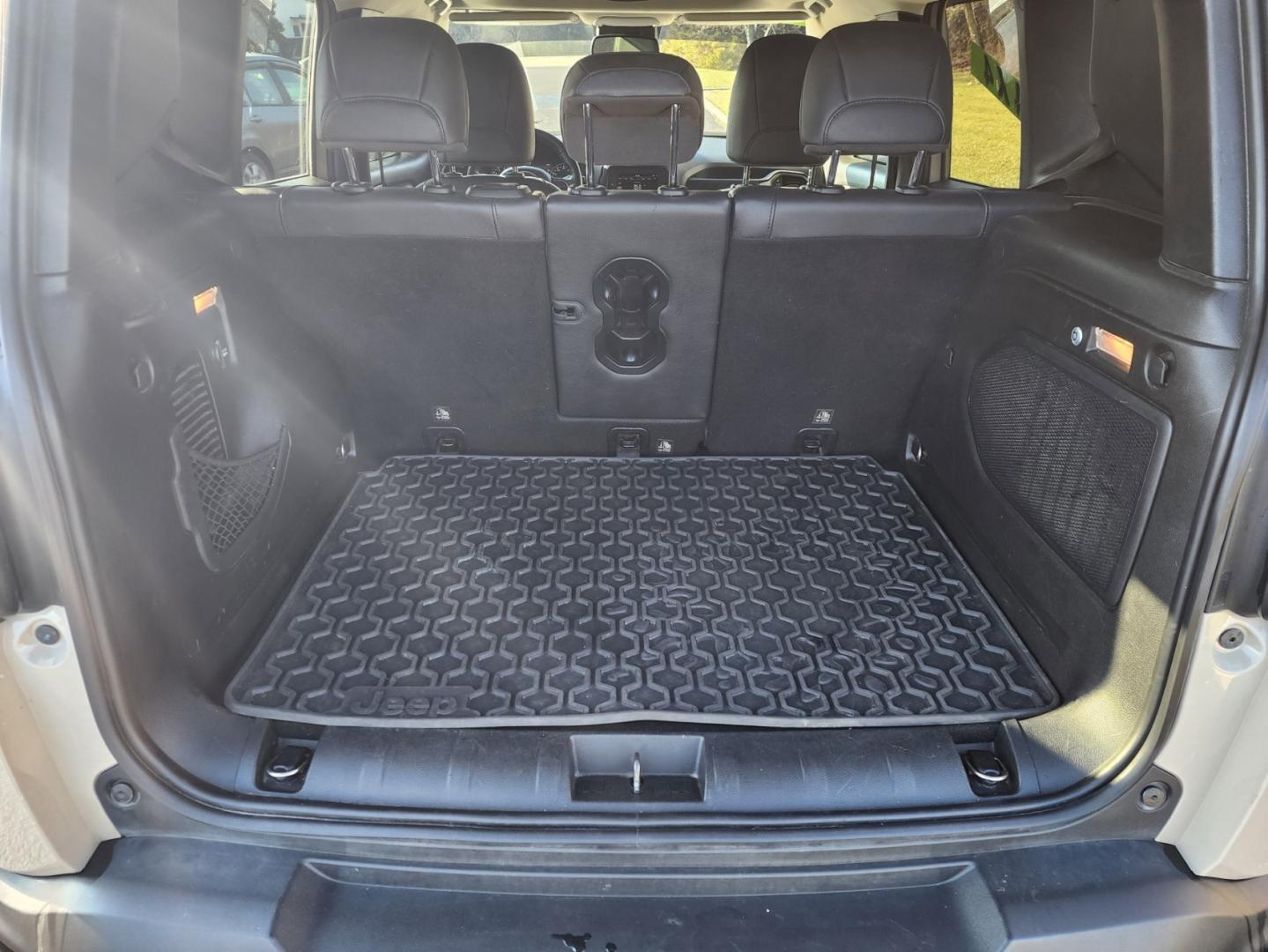 2017 Brown /Black Jeep Renegade Deserthawk (ZACCJBCB1HP) with an 2.4 4cyl. engine, Automatic transmission, located at 1221 Madison St., Shelbyville, TN, 37160, (931) 680-9439, 0.000000, 0.000000 - Photo#4